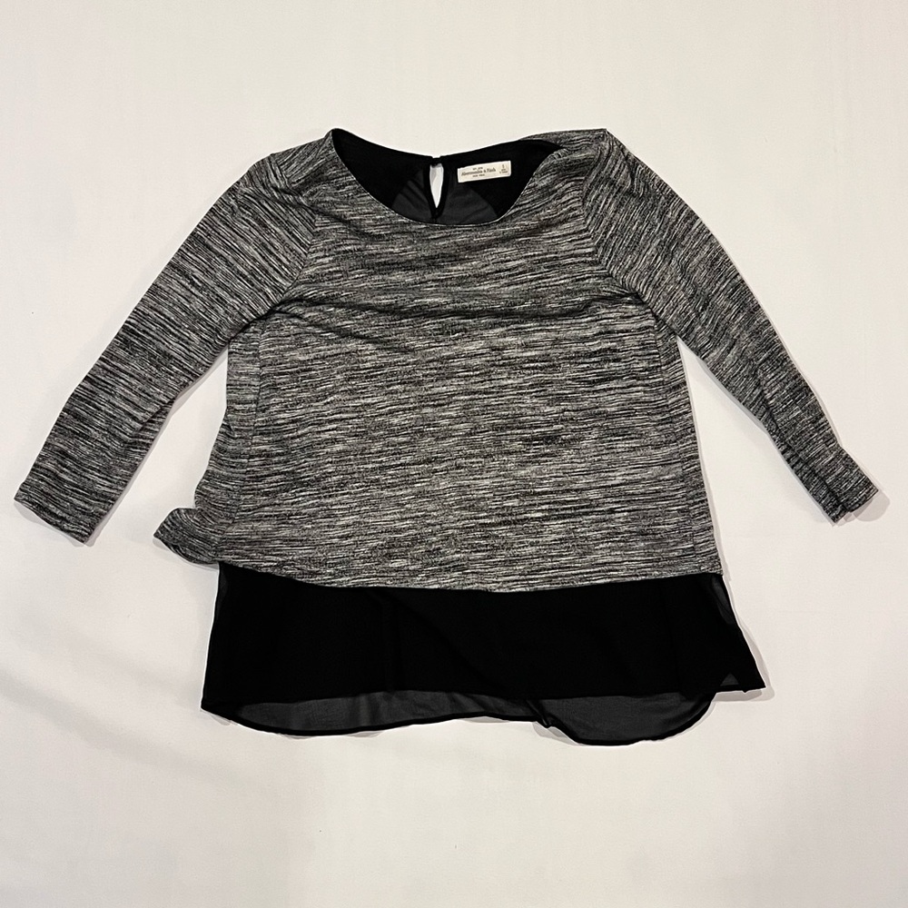 Abercrombie & Fitch  Woman's Gray Long Sleeve Blouse Size Small Open Back
